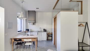 Loft de disseny, vistes a la muntanya (Aldea) | Cuina privada | Frigorífic, microones, forn i placa de cuina