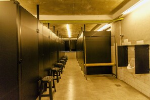 Douche, sèche-cheveux, papier toilette