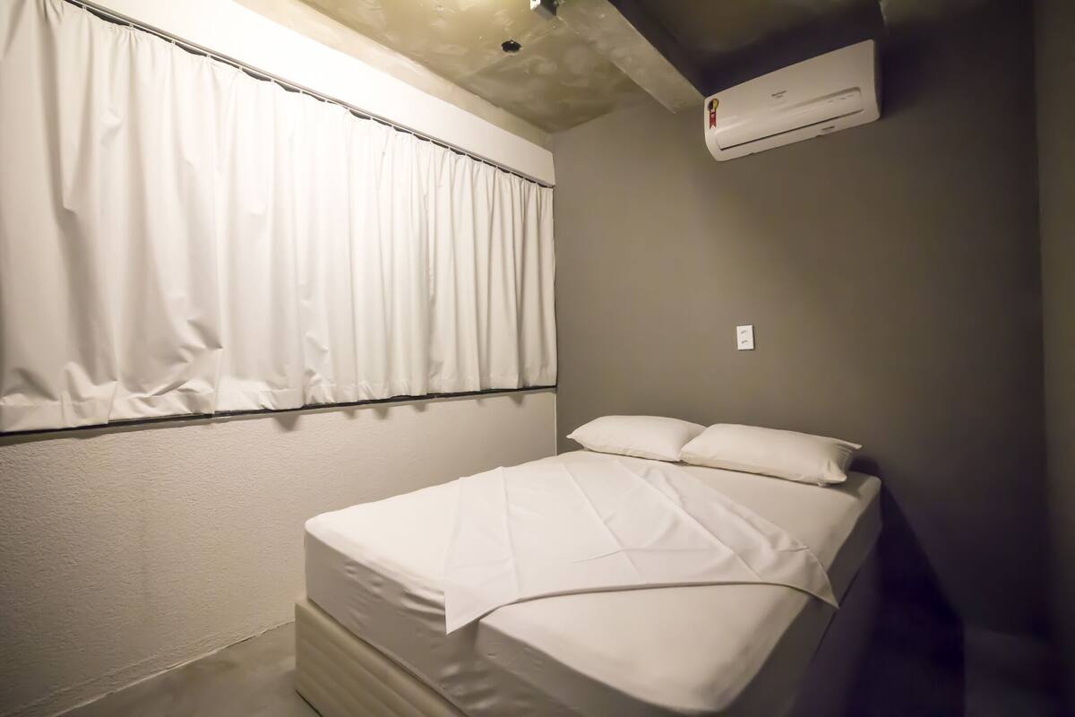 1 bedroom, blackout curtains, free WiFi, bed sheets