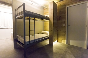 Habitació quàdruple estàndard, 2 dormitoris, no fumadors, bany privat | 1 dormitori, cortines opaques, wifi gratuïta i roba de llit