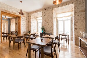 Desayuno continental incluido todos los días 