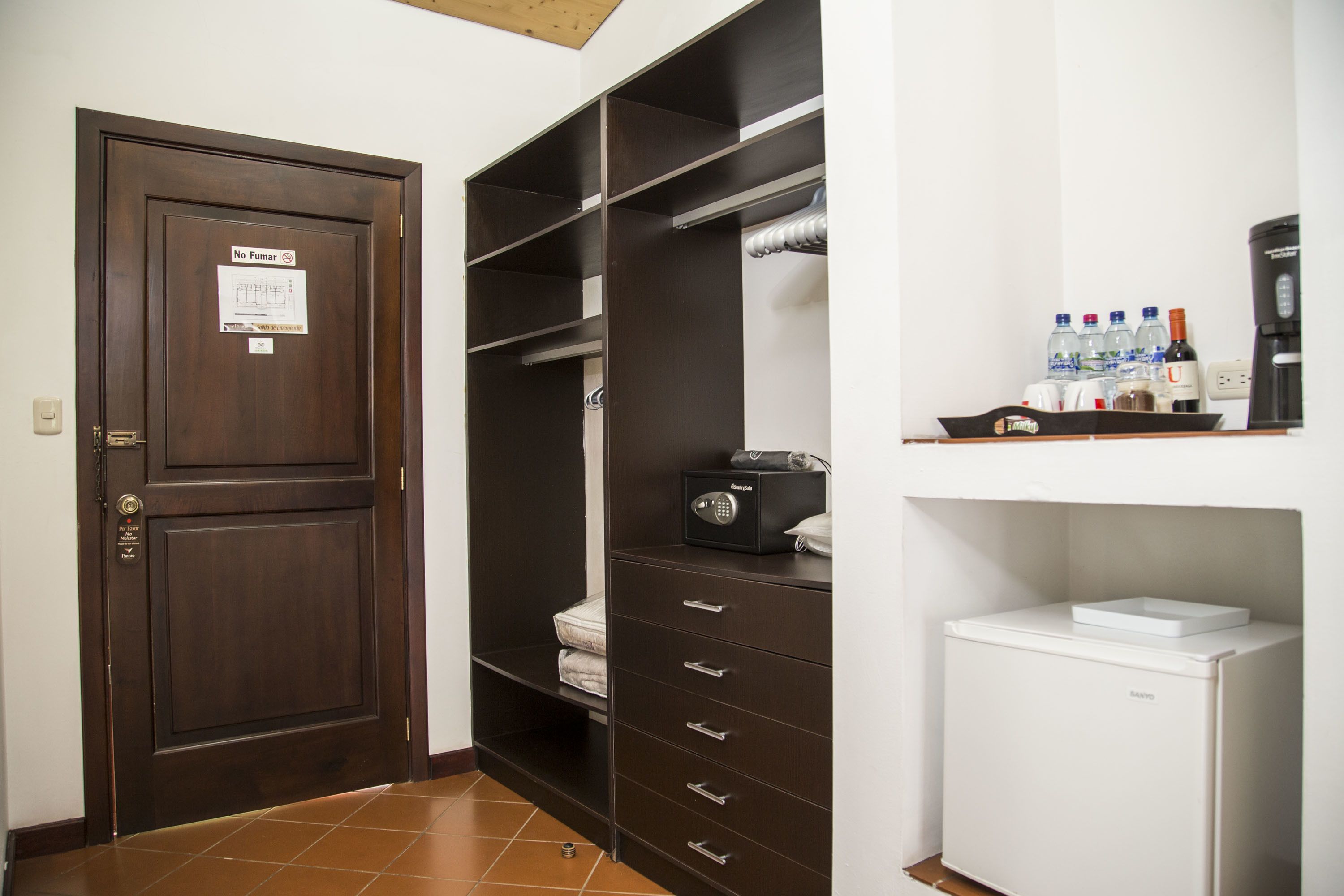 standard room, 1 queen bed | bathroom amenities | free toiletries, hair dryer, bathrobes, towels