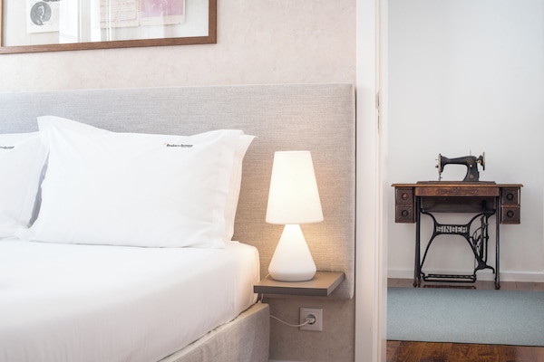 Suíte standard | 1 quarto, cofres nos quartos, quartos à prova de som, Wi-Fi de cortesia