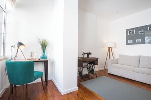 Suite | In-room safe, soundproofing, free WiFi, bed sheets