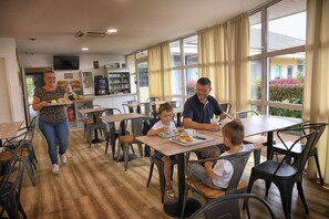 Daily buffet breakfast (EUR 8.5 per person) -  The Originals Access, Hôtel Le Lutéa (Riom-es-Montagnes)