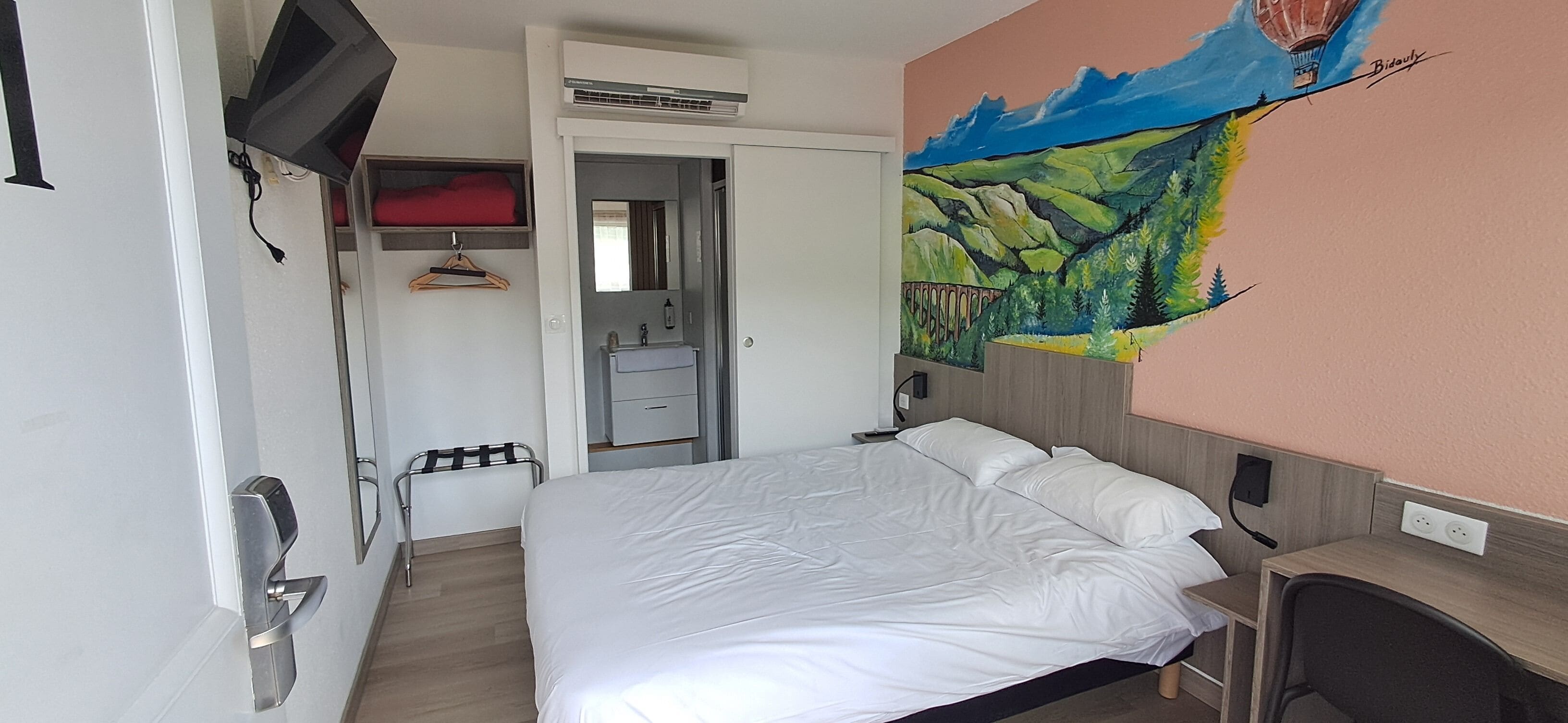 Premium bedding, individually decorated, individually furnished, desk