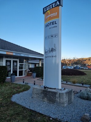 Garden -  The Originals Access, Hôtel Le Lutéa (Riom-es-Montagnes)