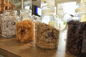 Daily buffet breakfast (EUR 8.5 per person) - The Originals Access, Hôtel Le Lutéa (Riom-es-Montagnes)