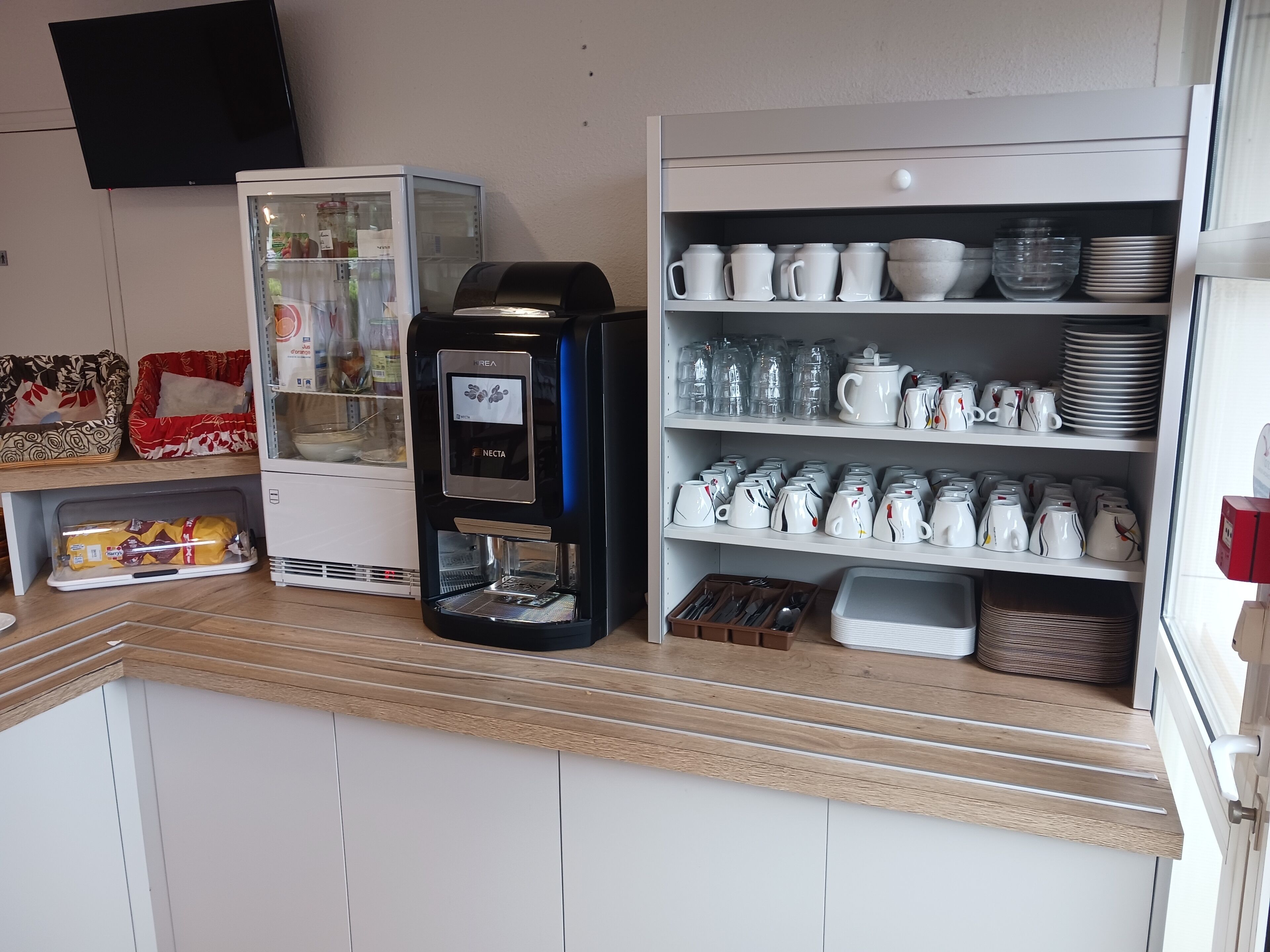 daily buffet breakfast (eur 8.5 per person)