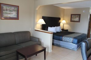 1 多间卧室、办公桌、遮光窗帘、隔音