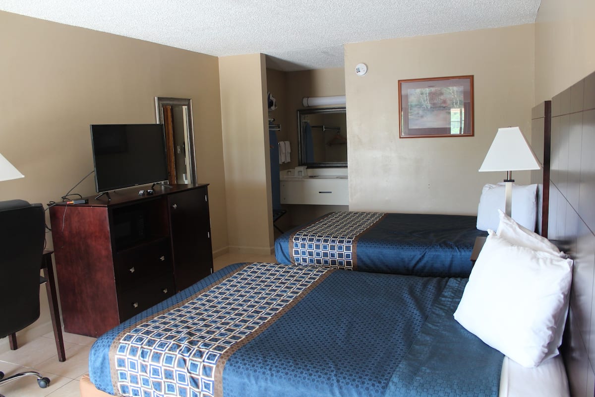 Standard Room, 2 Double Beds, Non Smoking | 1 bedroom, desk, blackout drapes, soundproofing