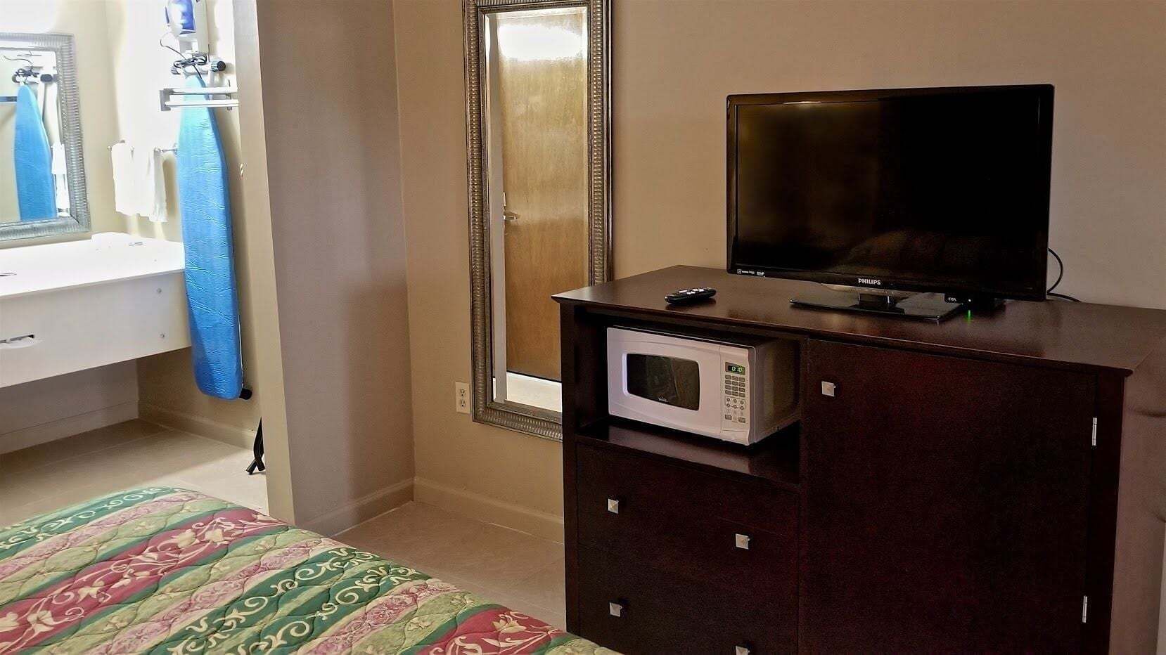 1 bedroom, desk, blackout drapes, soundproofing