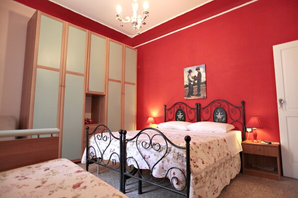 Comfort Room, 1 Bedroom | Desk, laptop workspace, free WiFi
