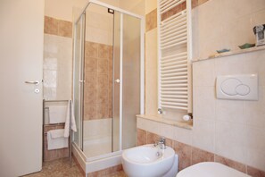 Comfort Room, 1 Bedroom | Bathroom | Shower, free toiletries, hair dryer, bidet