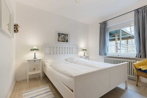 3 bedrooms, travel cot, WiFi, bed sheets