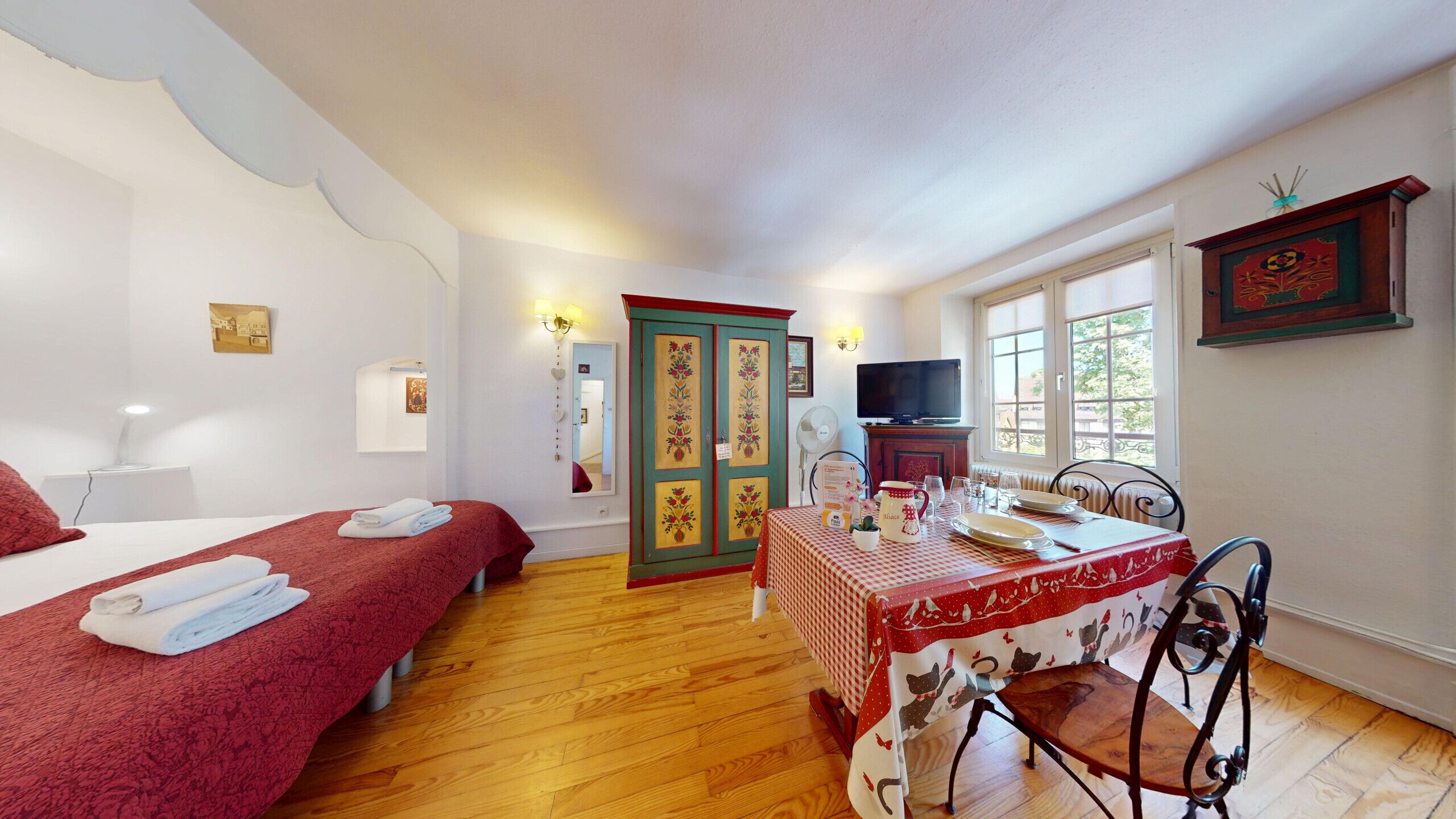 Fer et planche à repasser, Wi-Fi gratuit, draps fournis