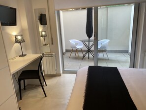 Double Room | Desk, blackout drapes, soundproofing, rollaway beds - Hostal Somnis (Suria)