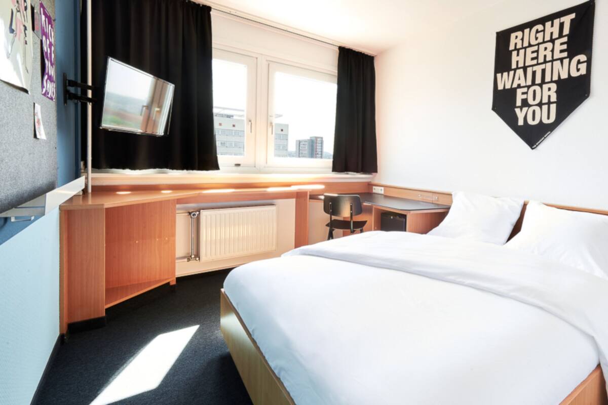 1 bedroom, desk, soundproofing, WiFi (free)
