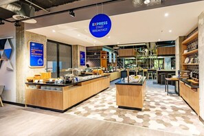 Breakfast served - The Student Hotel Dresden (Dresden)