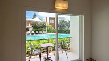 Villa, 1 King-Bett, Balkon | Pool