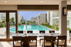 بوفيه فطور يوميًا بتكلفة قدرها (850 INR للشخص)