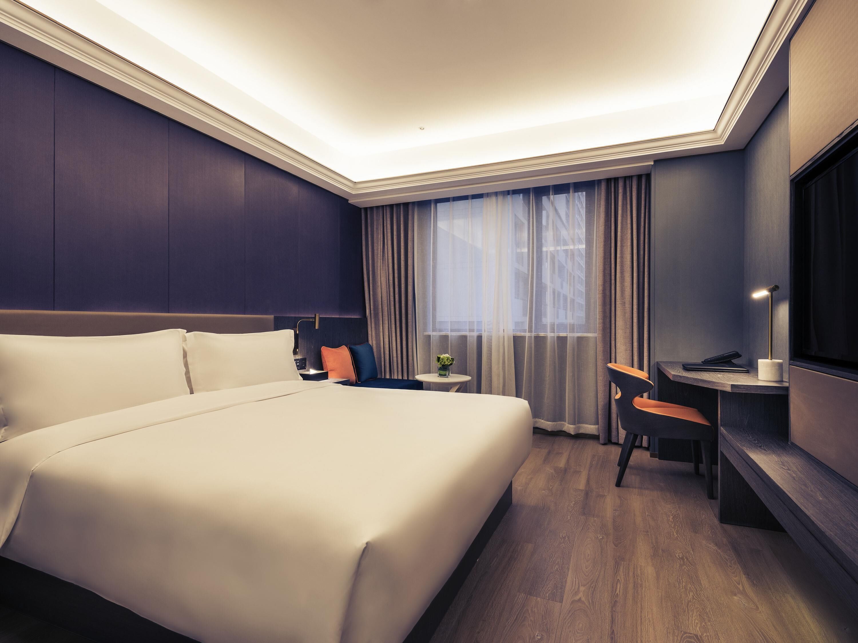 Quarto luxo, 1 cama King | Roupas de cama antialérgicas, frigobar, cofres nos quartos, escrivaninha