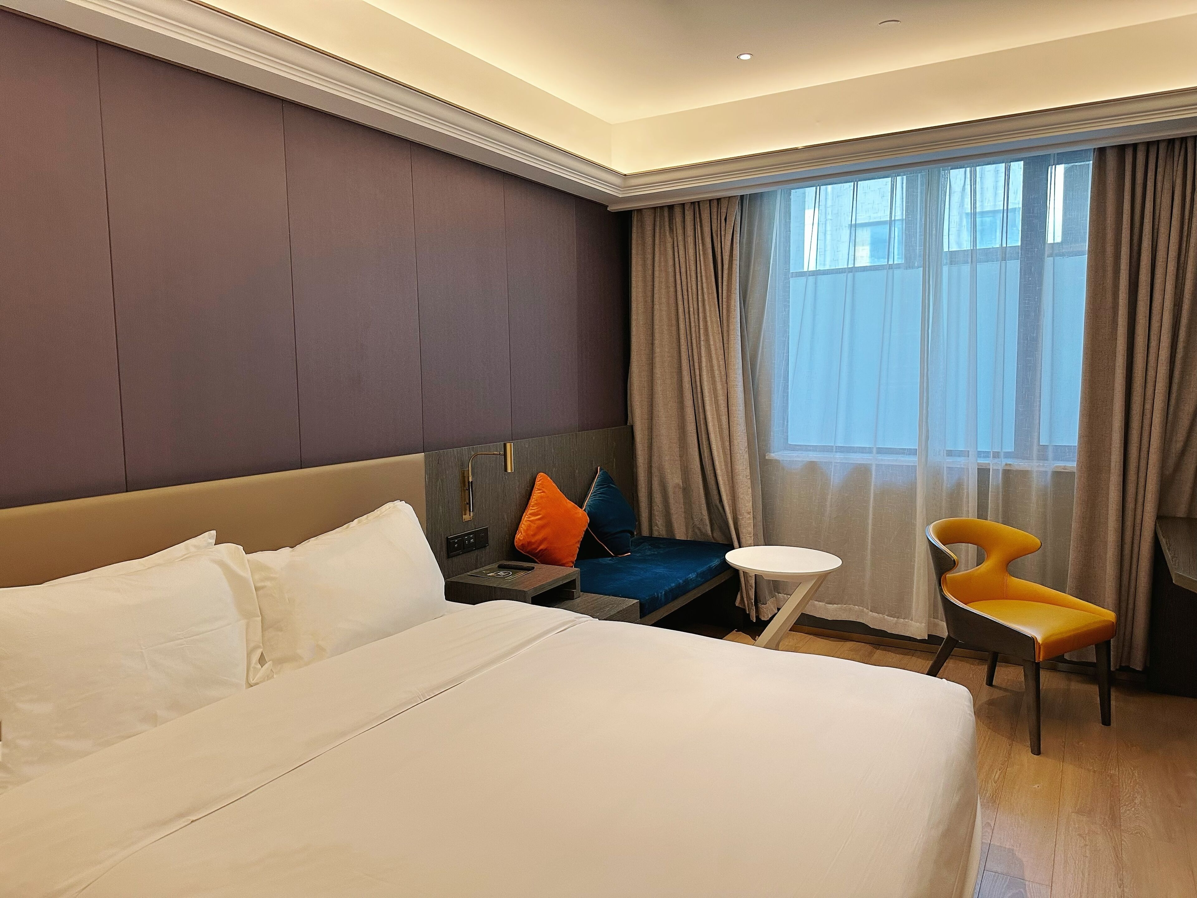 Ropa de cama hipoalergénica y minibar 