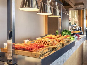 Daily buffet breakfast (CNY 58 per person) - Mercure Yantai Golden Beach (Yantai)