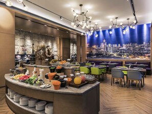 Breakfast, lunch, dinner served; international cuisine