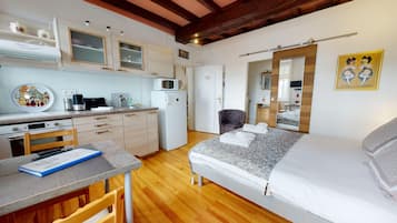 Iron/ironing board, free WiFi, bed sheets