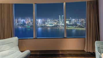 Premium bedding, minibar, in-room safe, desk