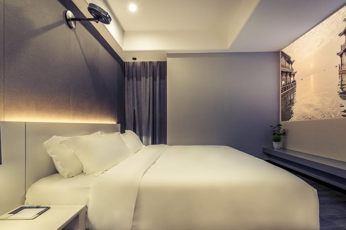 Habitació estàndard, 1 llit de matrimoni gran | 1 dormitori, roba de llit d'alta qualitat i minibar