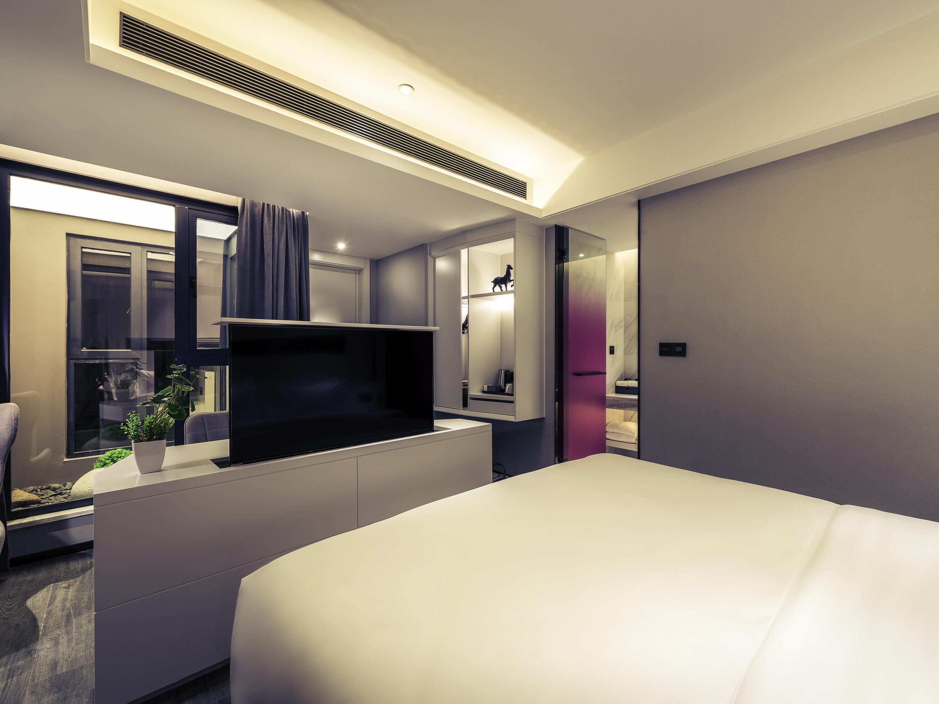 Premium bedding, down duvets, minibar, in-room safe