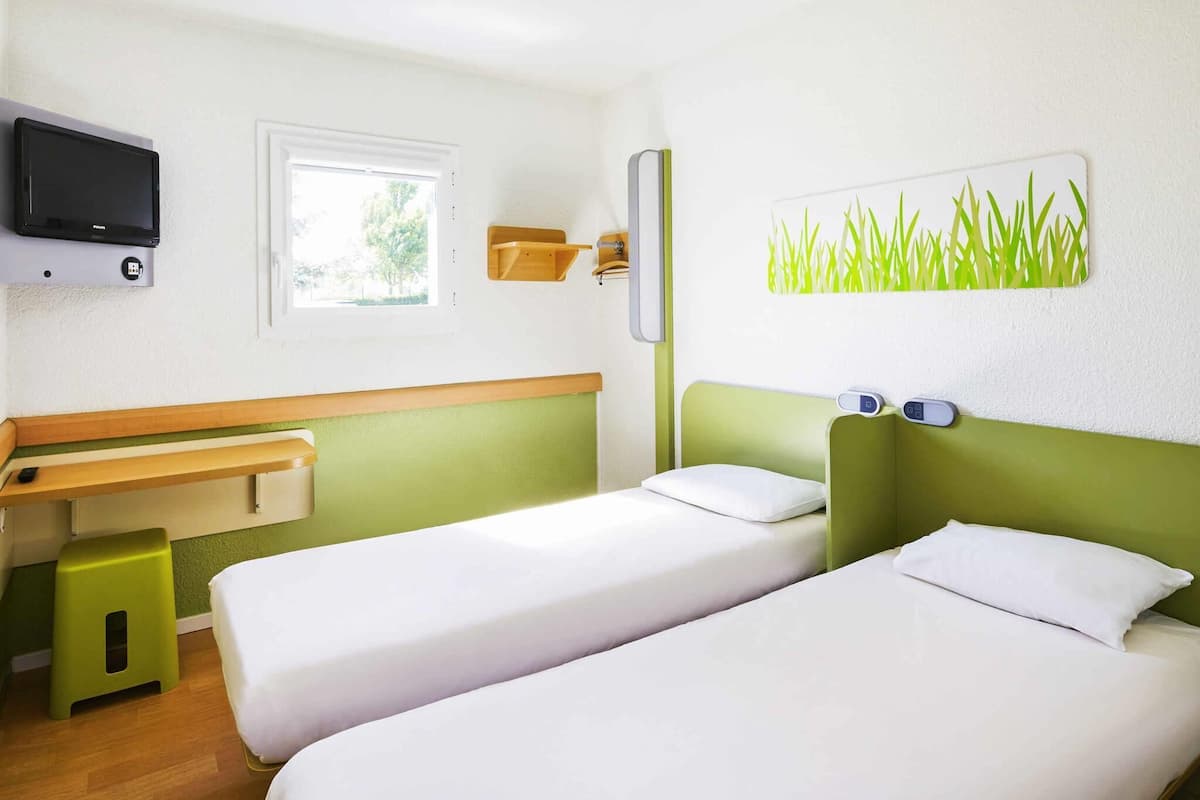 双床房, 2 张单人床 | 羽绒被、办公桌、笔记本电脑工作区、隔音