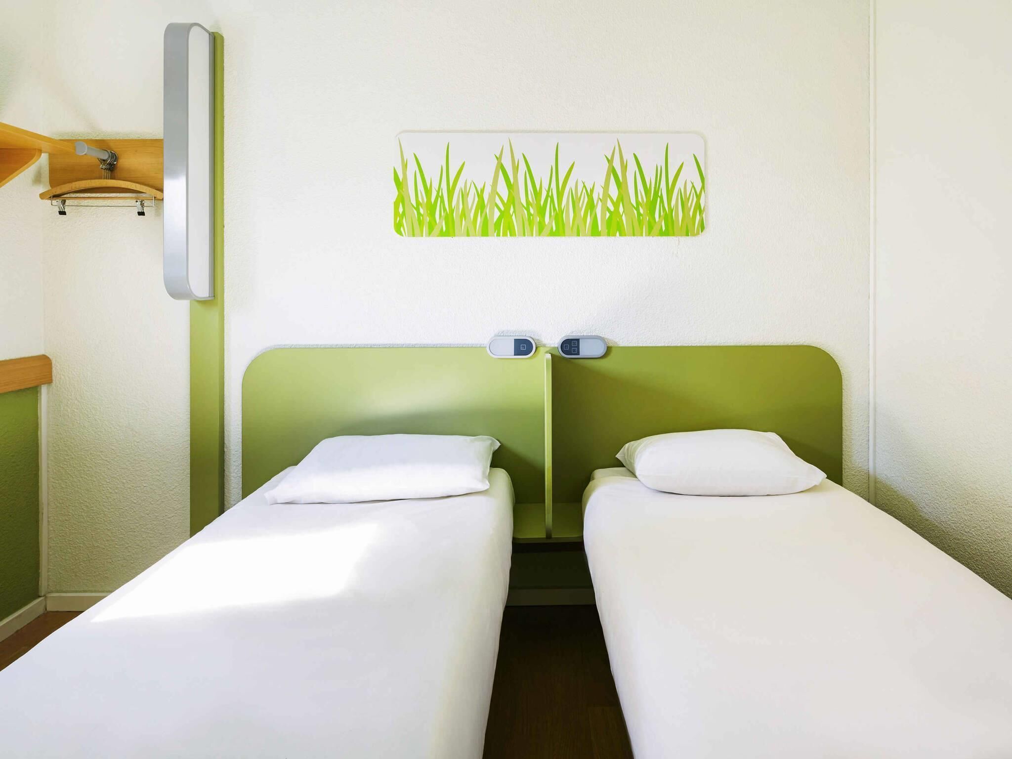 Twin Room, 2 Twin Beds | Down comforters, desk, laptop workspace, soundproofing