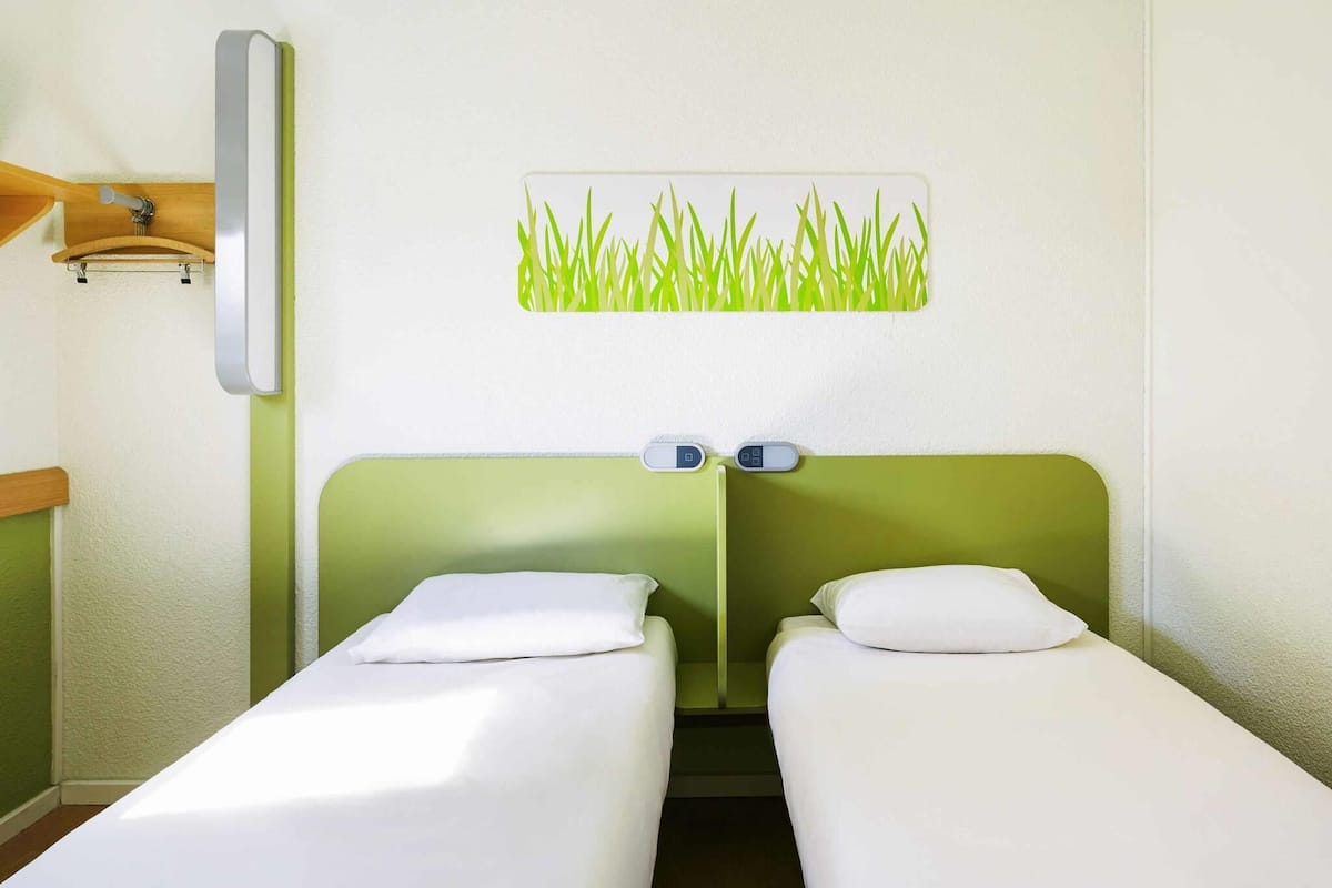 双床房, 2 张单人床 | 羽绒被、办公桌、笔记本电脑工作区、隔音