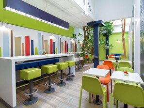 Buffet breakfast for a fee on weekdays - ibis budget Cavaillon (Cavaillon)