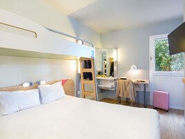 Triple Room, Multiple Beds | Premium bedding, desk, blackout drapes, soundproofing