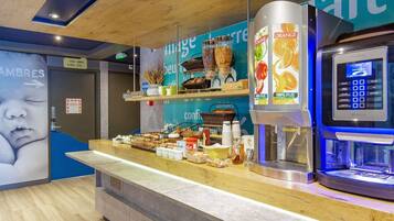 Buffet breakfast for a fee on weekdays