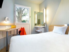 Ropa de cama de alta calidad, escritorio y cortinas blackout 