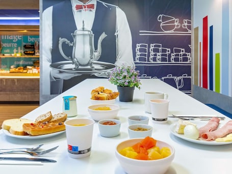 Buffet breakfast on weekdays (EUR 9.9 per person)