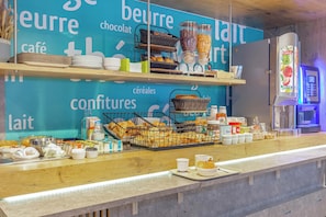 Buffet breakfast on weekdays (EUR 9.9 per person)