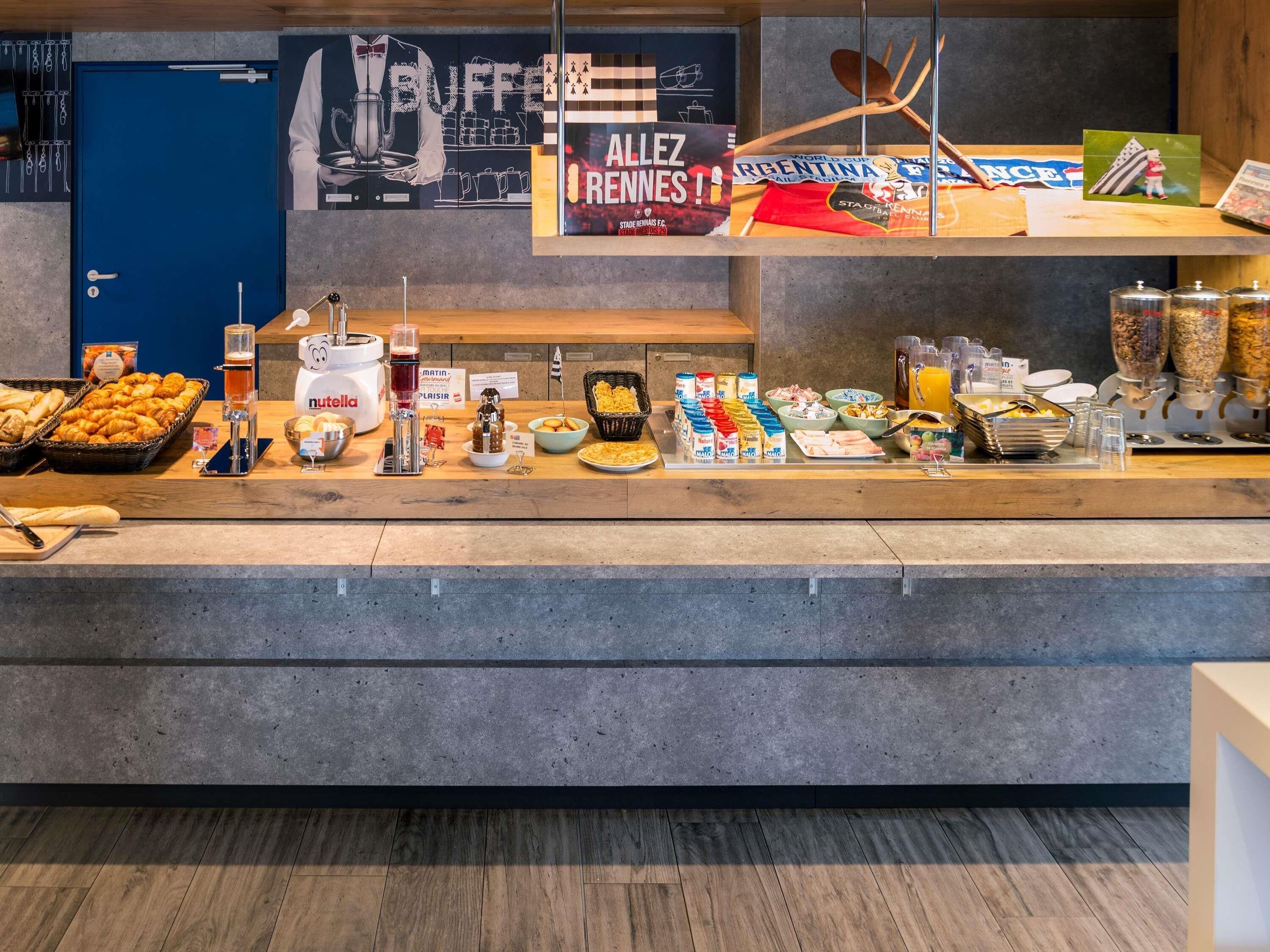 Petit déjeuner buffet (9.50 EUR par personne)