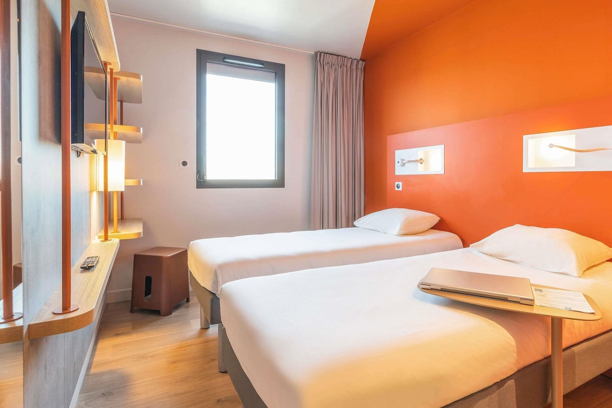 Chambre Standard, 2 lits une place | Espace de travail pour ordinateur portable, chambres insonorisées