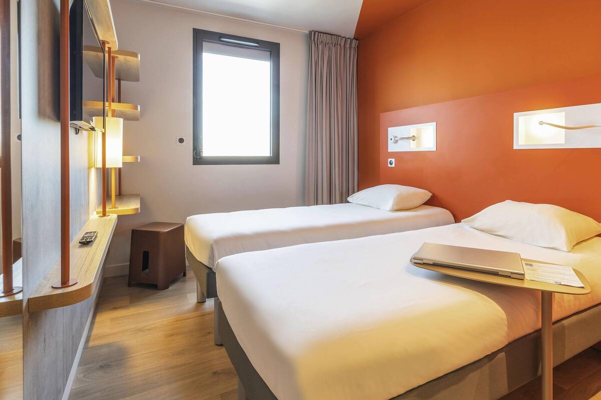 Chambre Standard, 2 lits une place