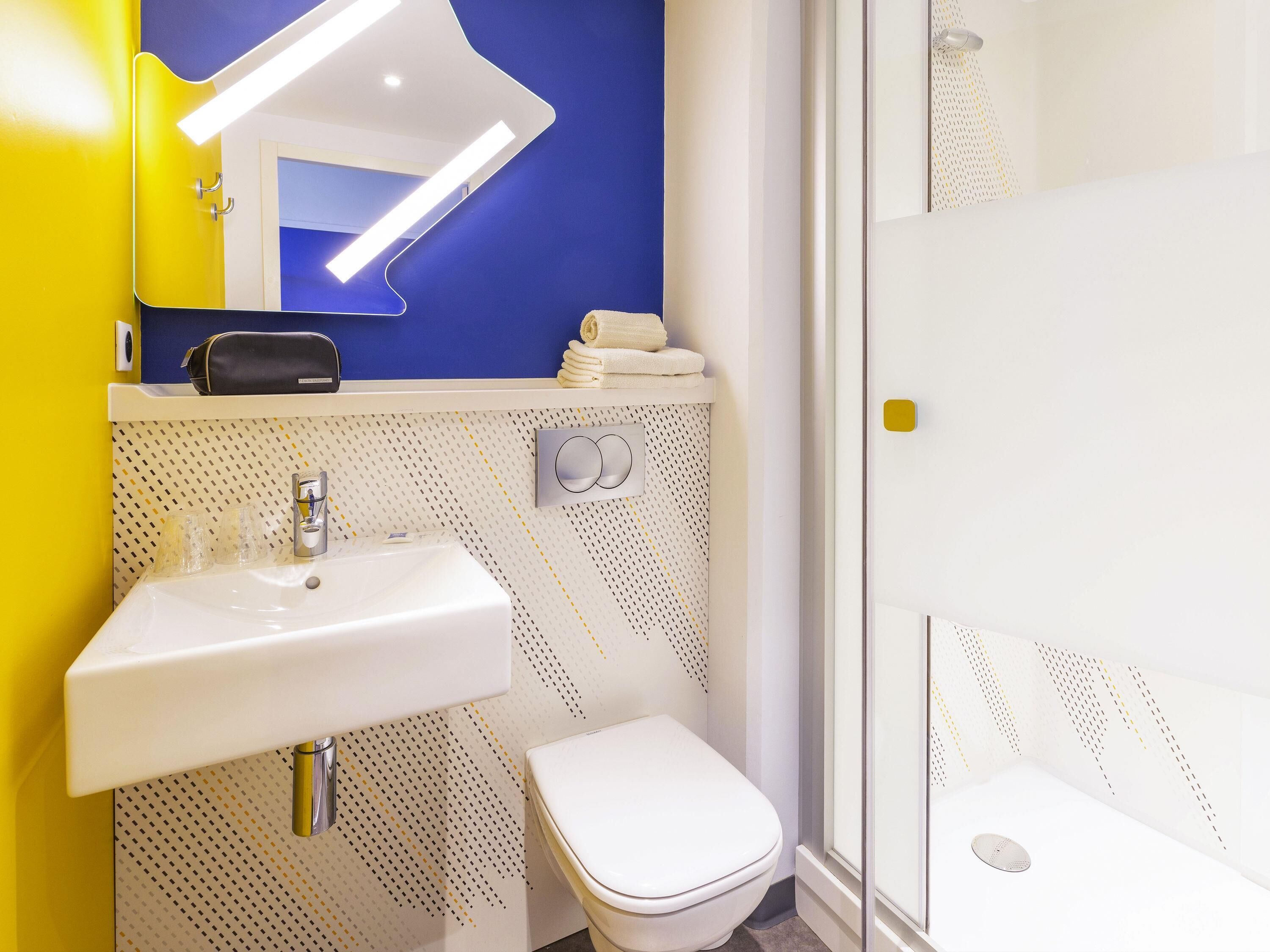 Laptop workspace, soundproofing, iron/ironing board, free WiFi