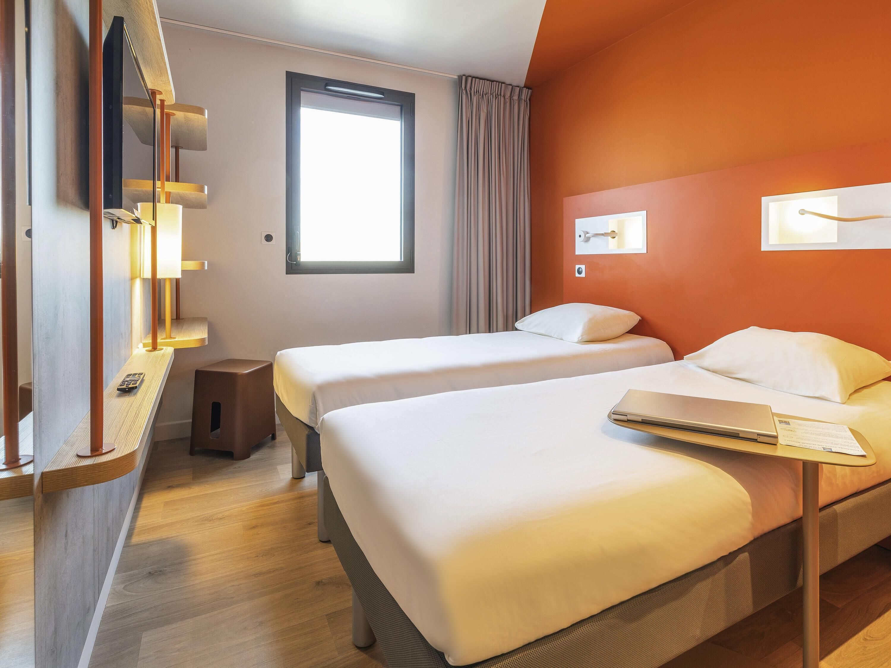 Standard Room, 2 Twin Beds | Laptop workspace, soundproofing, iron/ironing board, free WiFi