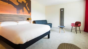 Standaard suite, 1 tweepersoonsbed met slaapbank | Luxe beddengoed, een bureau, geluiddichte muren