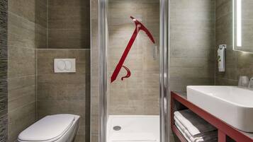 Douche, articles de toilette écologiques, sèche-cheveux