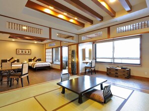 Unclassified image, 2 of 43, button